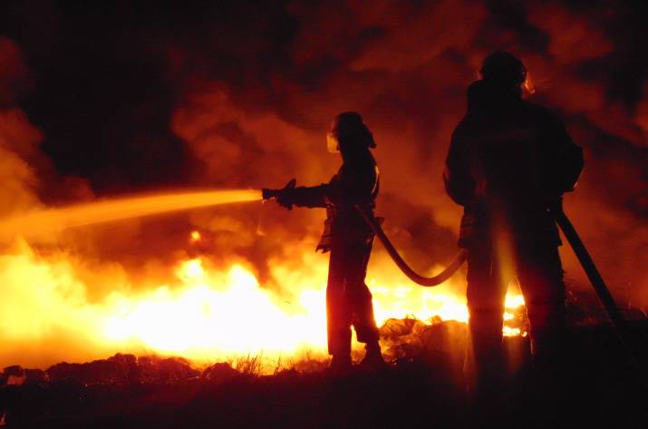 Вчера, 17 декабря, в 20:29 в Службу спасения поступило сообщение о возгорании мусора в районе объездной дороги ЧАО