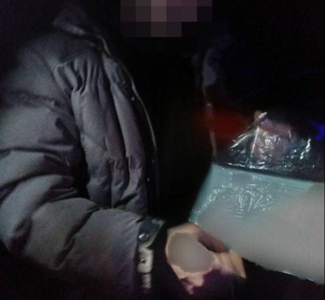 Вчера, 25 декабря, около 18:00 в полицию обратился мужчина и сообщил, что в Приволье двое неизвестных ограбили его.