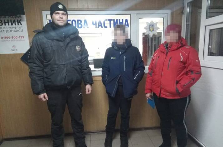 Вчера, 27 декабря, в Сватовский отдел полиции обратилась 37-летняя женщина и сообщила, что ее 13-летний сын пошел в школу, а домой в обещанное время не вернулся. На телефонные звонки ребенок не отвеча