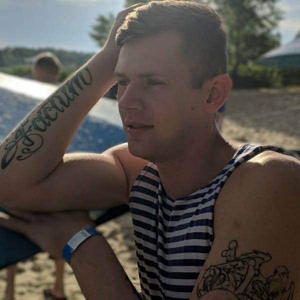 Вчера, 10 января, жители Луганской области простились на Сватовщине с умершим земляком, военнослужащим Вооруженных Сил Украины, участником АТО/ООС Сиренко Вадимом Сергеевичем.