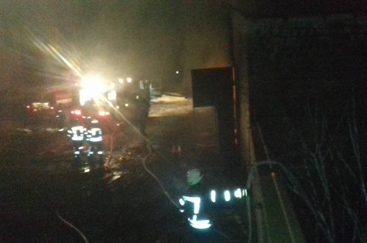 Сегодня, 15 января, в 00:23 в Службу спасения поступило сообщение о пожаре на ЗАО СПФ «Агротон» в Новоайдарском районе.