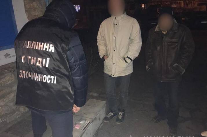 В Рубежном сотрудники Управления противодействия наркопреступности и Следственного управления ГУНП под процессуальным руководством Прокуратуры в ходе реализации оперативной информации обнаружили и изъ