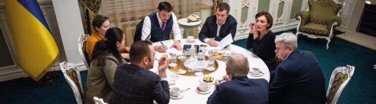 Независимо от того, что было сказано о президенте, кто именно это записал и почему этот «слив» попал в широкий обиход, все плохо. Так или иначе, это называется ускоренная и демонстративная.. де-легити
