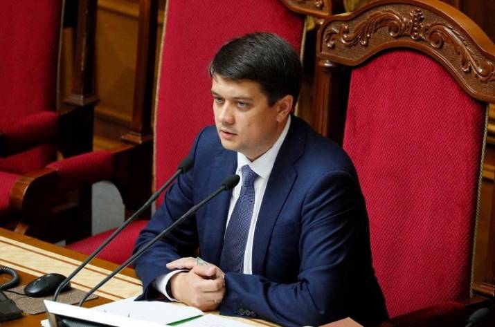 Глава Верховной рады Украины Дмитрий Разумков заявил, что в дальнейшем ожидается новая редакция закона о выборах на Донбассе.