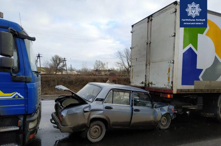 Вчера, 23 января, возле железнодорожного вокзала в Рубежном случилась авария.