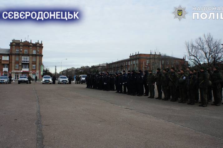 Сегодня во всех населенных пунктах Луганщины сотрудники полиции и нацгвардейцы в составе усиленных патрульных нарядов заступили на патрулирование в выходные дни.