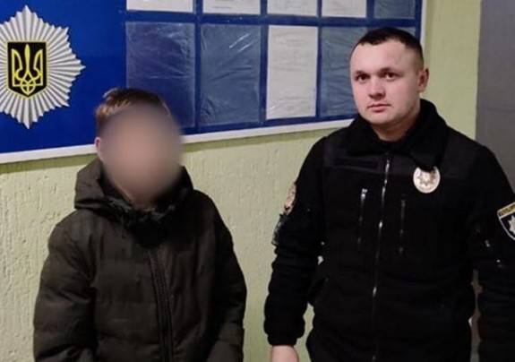 В Беловодский отдел полиции обратилась директор одного из местных учебных заведений и сообщила о том, что на занятия не явился 14-летний школьник.