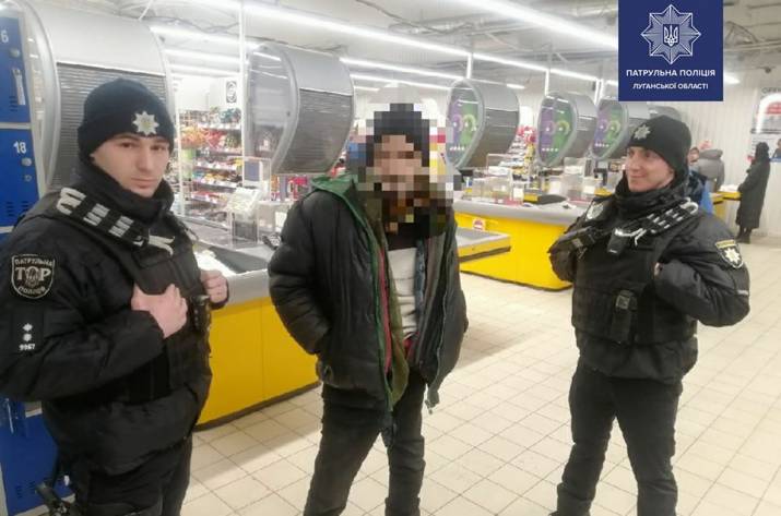 Вчера, 11 февраля, вечером патрульные получили сообщение о краже икон из часовни на проспекте Гвардейский, в Северодонецке.