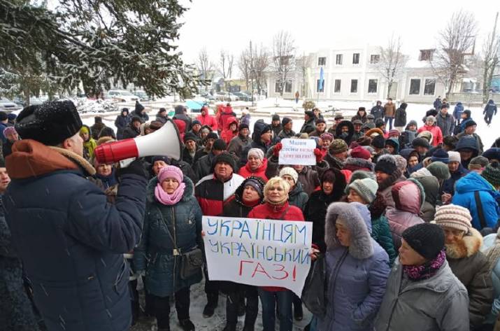 Сегодня, 12 февраля, жители Старобельска вышли на митинг.