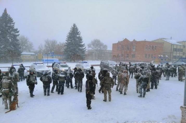 Вчера, 12 февраля, была проведена комплексная оперативно-профилактическая отработка населенных пунктов Станично-Луганского района.