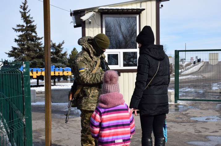 Сегодня, 18 февраля, в связи с обновлением системы электрических сетей, на КПВВ «Марьинка» пропускные операции не осуществляются. Остальные контрольные пункты на линии разграничения функционируют в шт