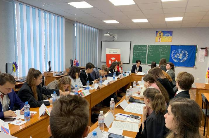 В Северодонецке с 13 по 14 февраля на базе Северодонецкого многопрофильного лицея проходила игра-симуляция «Модель ООН».