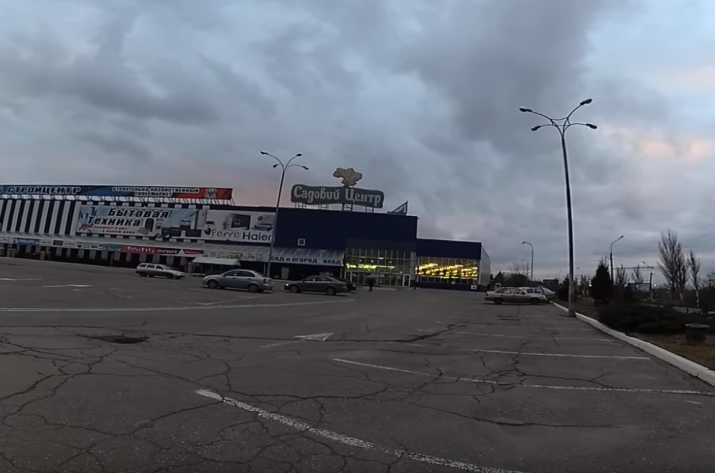 Житель оккупированного Луганска, публикующийся в соцсети под ником «Коты Луганска», побывал в гипермаркете «Галактика», который действует на мощностях «национализированного» гипермаркета «Эпицентр», и