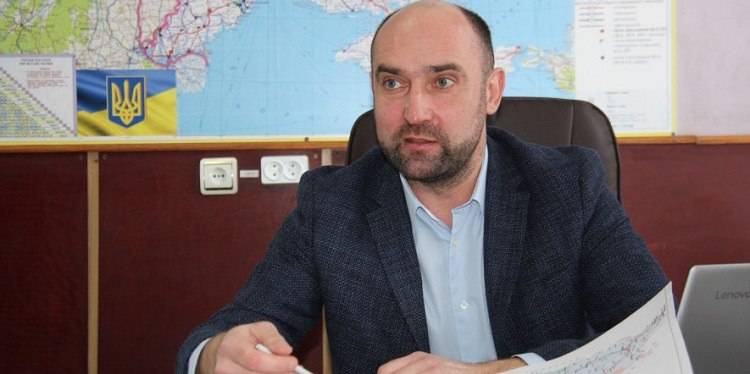 На Луганщине в этом году планируется восстановить 135 км дорог. В соответствии с отдельным поручением президента, четыре участка дороги Северодонецк - Станица Луганская являются первостепенной задачей