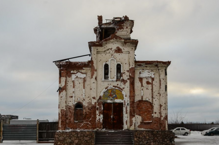 В Киевском районе оккупированного Донецка, вблизи разрушенного Донецкого аэропорта, находится Иверский женский монастырь. Здание пострадало от боевых действий, при этом в нем проводятся богослужения.