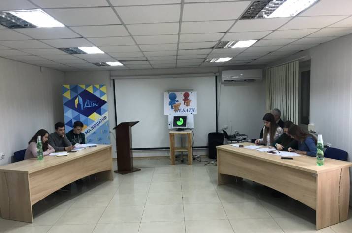 Вчера, 26 февраля, в Рубежном состоялся финал городского дебатного турнира «Ценностные дебаты Карла Поппера», где за титул сильнейшего сразились команды школьников и студентов. Мероприятие совместно с