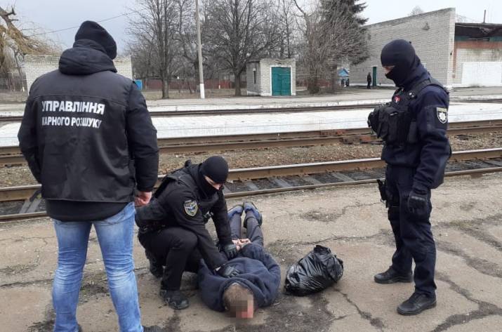 Более десятка краж: В Луганской области задержали банду квартирных воров