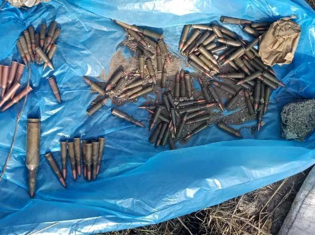 В Лисичанске правоохранители нашли схрон с гранатометными выстрелами, взрывчаткой и гранатами.