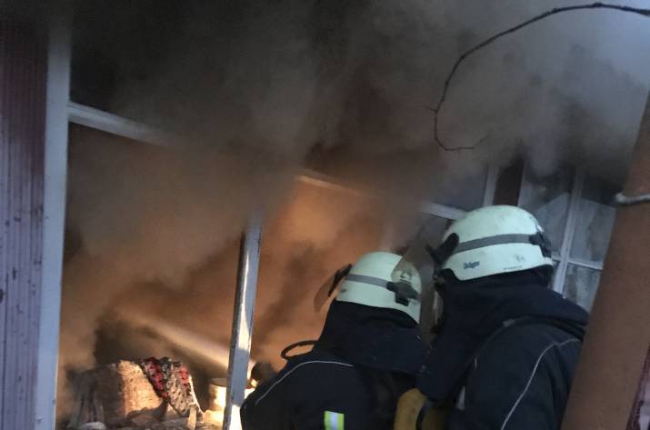 Вчера, 3 марта, в 17:16 в Службу спасения поступило сообщение о пожаре в садовом обществе «Озон» Станично-Луганского района.