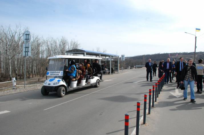 Электромобили, осуществляющие перевозки льготных категорий населения на КПВВ 