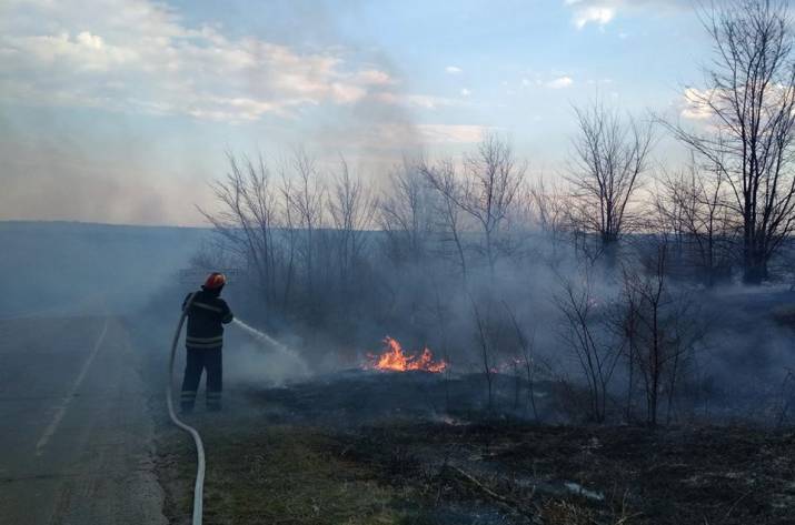 За прошедшие сутки, 13 марта, спасатели Луганщины осуществили 18 выездов на ликвидацию пожаров.