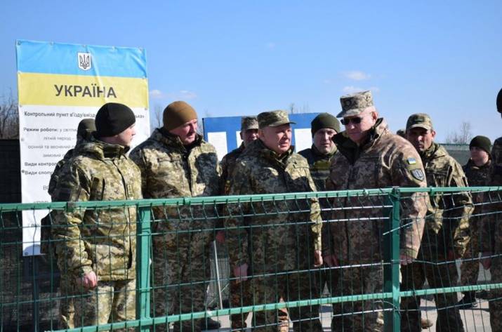 Министр обороны Украины Андрей Таран и начальник Генерального штаба – главнокомандующий ВСУ генерал-полковник Руслан Хомчак посетили район проведения операции Объединенных сил.