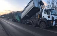 В 17 областях Украины активно ремонтируют дороги. На Луганщине работы ведутся на дороге Н-26 