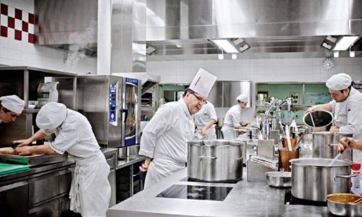 Представители Госслужбы по вопросам безопасности пищевых продуктов и защиты потребителей, санитарные врачи и эпидемиологи, а также представители полиции будут осуществлять внеплановые проверки заведен