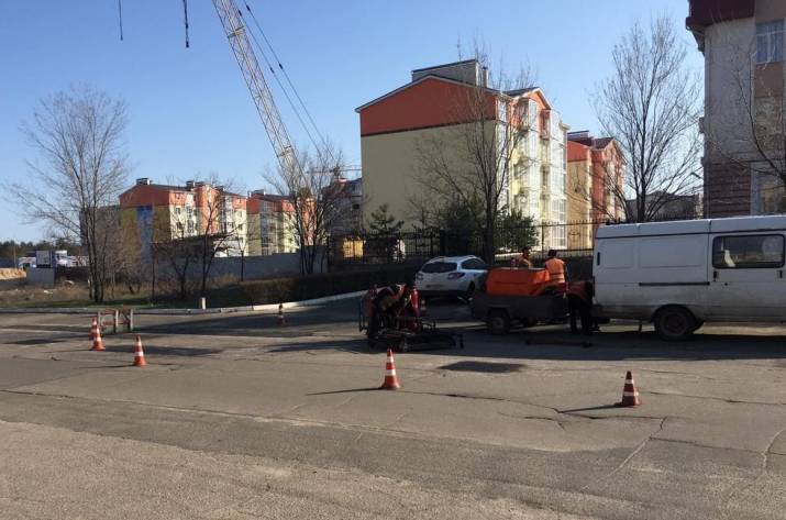 С наступлением благоприятных погодных условий на дорогах Северодонецка начались ремонтные работы.