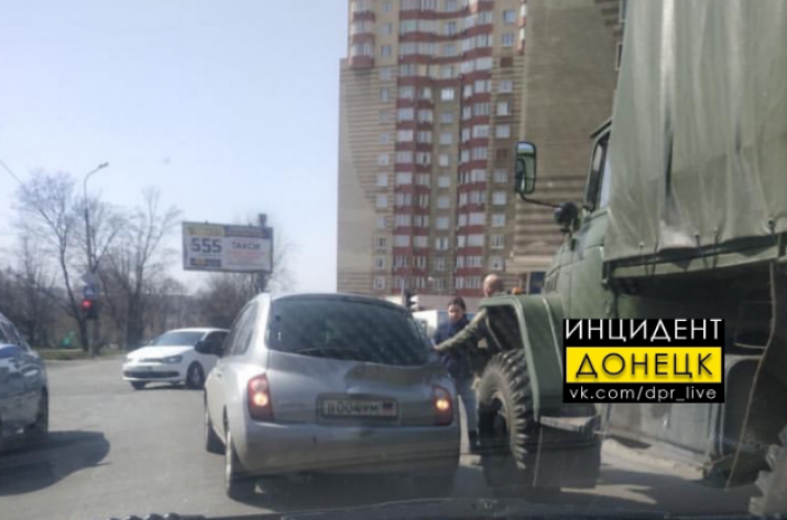 Сегодня, 26 марта, в Донецке  произошла авария с участием «военных».