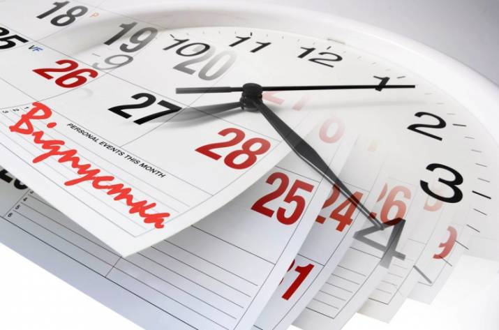 В связи с беременностью, родами и по уходу за ребенком женщинам предоставляются отпуска в порядке, установленном законодательством.