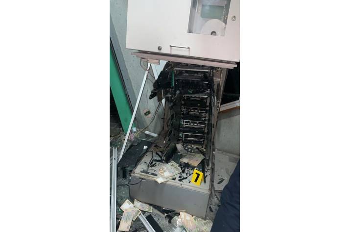 Полиция устанавливает лиц, которые взорвали банкомат 