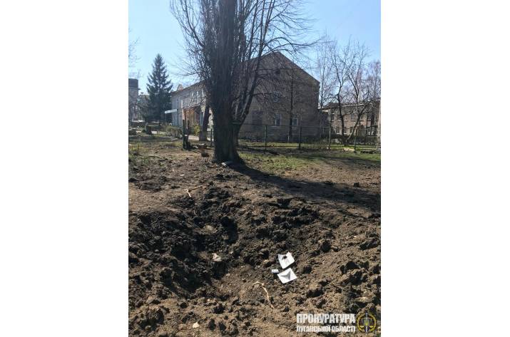 Незаконные вооруженные формирования РФ обстреляли территорию в непосредственной близости со школой в Новотошковском.