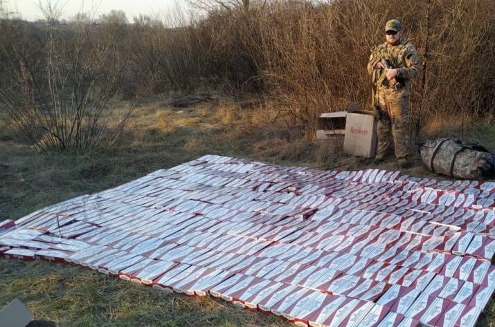 Вчера, 3 апреля, на Луганщине перекрыли канал поставки фальсифицированных табачных изделий без марок акцизного налога.