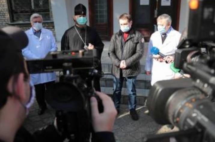 Учора, 3 квітня, Митрополит Сєвєродонецький та Старобільський Української Православної Церкви Никодим передав області гуманітарну допомогу від Міжнародного благодійного фонду на честь Покрови Пресвято