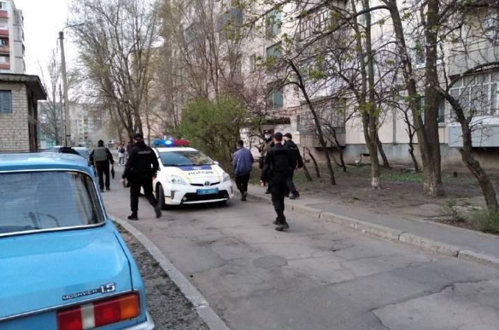 Вчера, 9 апреля, житель Рубежного устроил переполох по адресу ул. Владимирская, 45.