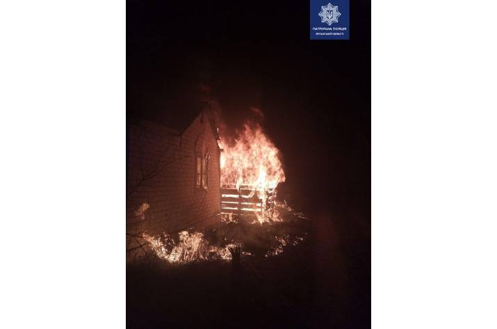 Вчера, 13 апреля, около 21:00 на улице Лесная в Рубежном патрульные увидели пожар, который приближался к дачному кооперативу. 