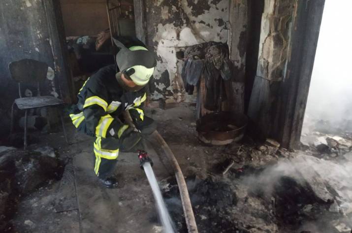 Сегодня, 17 апреля, в 9:00 в Службу спасения поступило сообщение о пожаре в Попасной, по ул. Ногтенка.