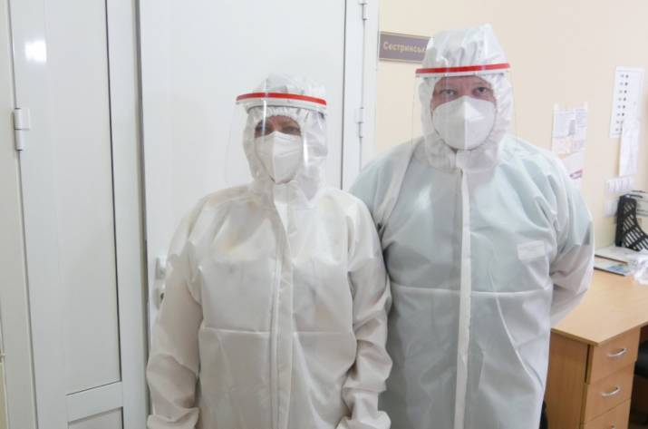 Вчера, 23 апреля, в КНП «Областное территориальное медицинское объединение г. Краматорск» передали средства индивидуальной защиты для медиков, участвующих в лечении пациентов с COVID-19.