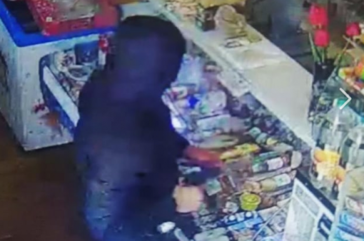 В Лисичанске разбойник напал на продавщицу