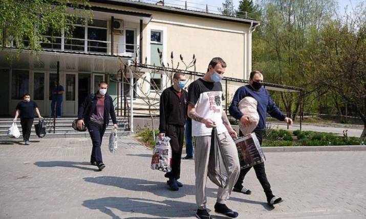 В Донецкой области вышли из обсервации бывшие узники ОРДЛО, которые были освобождены из плена боевиков 16 апреля.