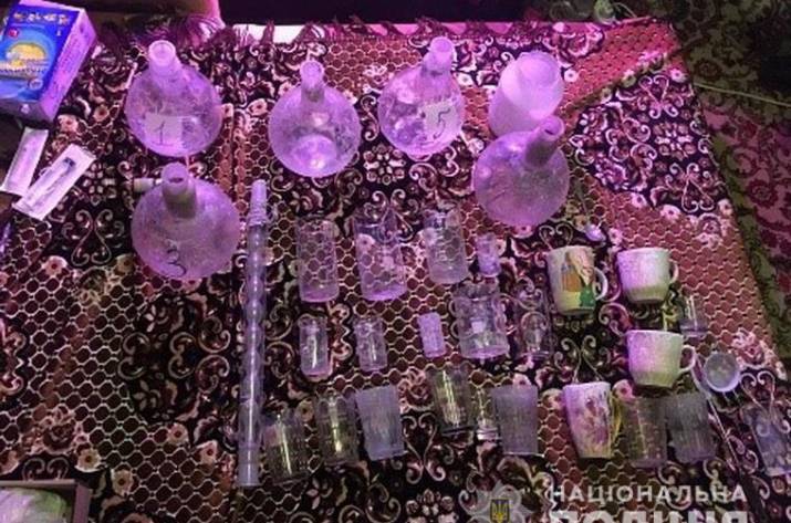 Вчера, 5 мая, В Северодонецке была задокументирована преступная деятельность группы лиц, которые изготавливали и сбывали психотропное вещество и наркотики .