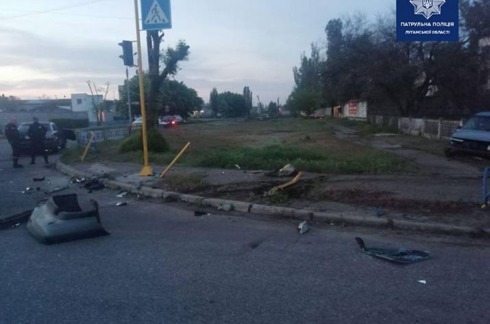 5 апреля, около полуночи, в Северодонецке произошло ДТП. Госпитализированы трое пострадавших.