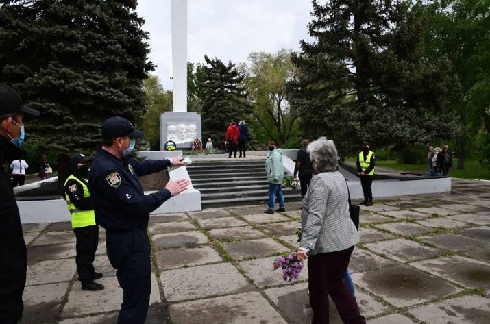 На Луганщине более 1000 правоохранителей обеспечивали правопорядок во время мероприятий, посвященных 75-й годовщине Победы над нацизмом во Второй мировой войне.