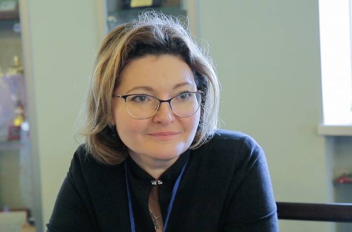 Викладачка Анна Гуренко шість років тому переїхала з Донецька до Маріуполя. За цей час вона звикла до міста, зустріла друзів й однодумців, а наполегливість і працьовитість допомогли освоїти нові підпр