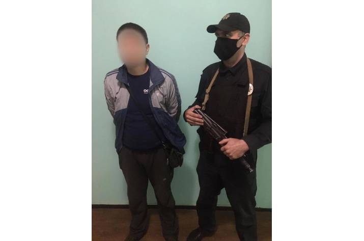 В полицию за помощью обратился гражданин Индии, который сообщил о том, что возле супермаркета «Семья» на него напал неизвестный мужчина и отобрал 1000 грн.
