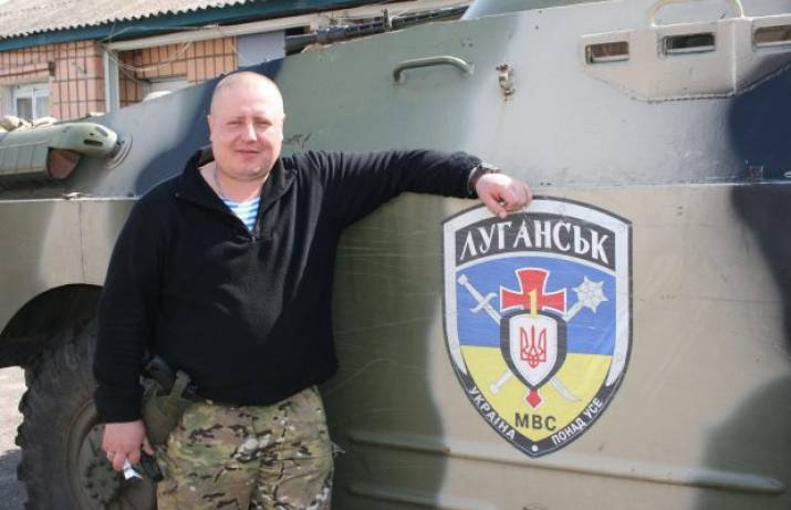 …На роботу їздив громадським транспортом. Отриману квартиру віддав побратиму, в якого народилася дитина, бо своїх дітей не мав. Після того, як батько пішов в “ополченіє”, сім’єю для нього став батальй