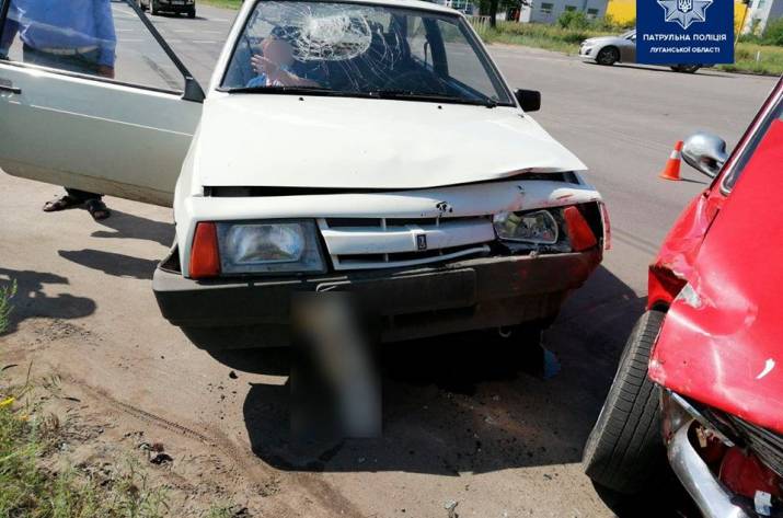 Вчера, 4 июня, около 15:00 на перекрестке проспекта Космонавтов и улицы Новикова произошла авария с пострадавшими.