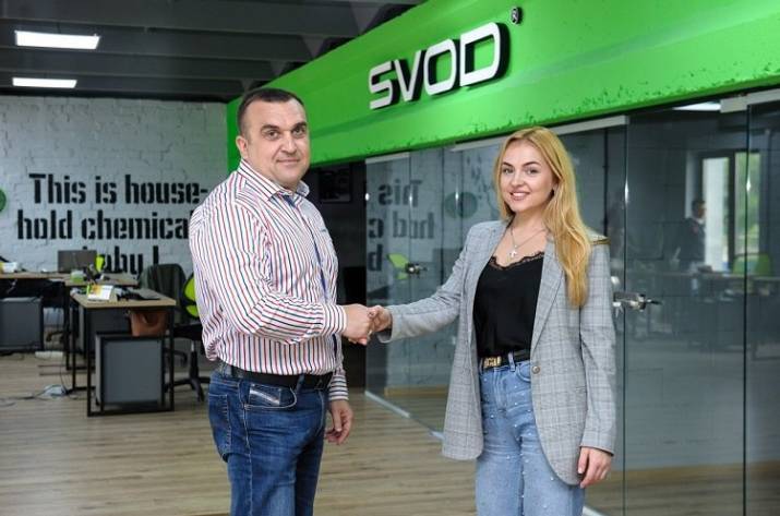 Торговый дом «SVOD» на Луганщине, чтобы не отправлять работников в неоплачиваемые отпуска во время карантина, наладил выпуск антисептиков. 