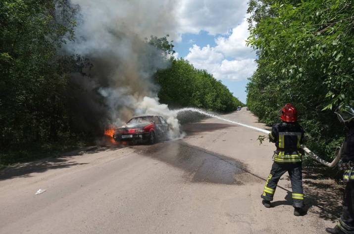 Вчера, 10 июня, в 12:24 в Службу спасения поступило сообщение о возгорании легкового автомобиля вблизи с. Заайдаровка Новопсковского района.
